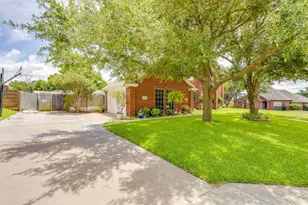 435 Arbor Lawn Dr, Burleson, TX 76028 - Photo 3