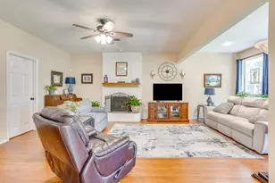 435 Arbor Lawn Dr, Burleson, TX 76028 - Photo 11