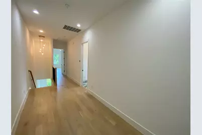 805 S Glasgow, Dallas, TX 75223 - Photo 9
