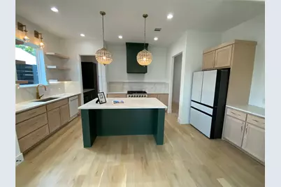 805 S Glasgow, Dallas, TX 75223 - Photo 3
