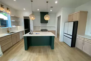 805 S Glasgow, Dallas, TX 75223 - Photo 3