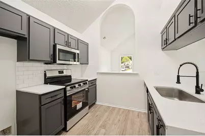 1221 Hilburn Court, Irving, TX 75060 - Photo 13