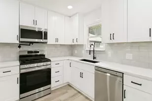 429 Harmon Rd, Hurst, TX 76053 - Photo 5