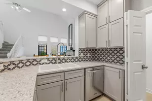 201 Cimarron Trail, Irving, TX 75063 - Photo 9