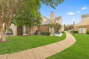 201 Cimarron Trail, Irving, TX 75063 - Photo 25