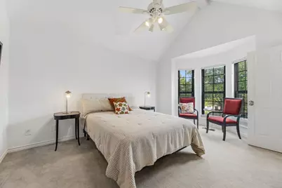 201 Cimarron Trail #3, Irving, TX 75063 - Photo 17