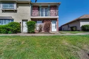 14 W Townhouse Ln, Grand Prairie, TX 75052 - Photo 1