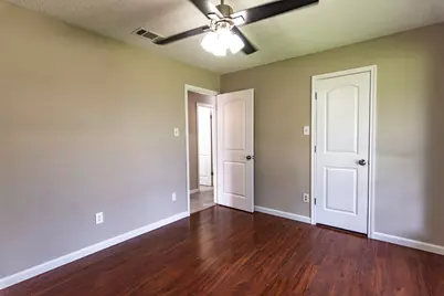 110 E Amberway Lane, Garland, TX 75040 - Photo 13