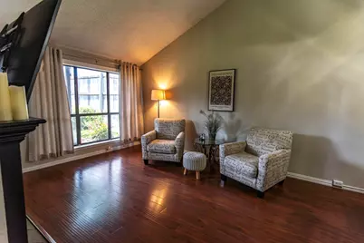 110 E Amberway Lane, Garland, TX 75040 - Photo 9
