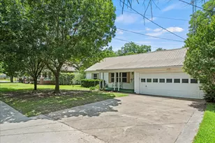 706 S Santa Fe St, Wolfe City, TX 75496 - Photo 3