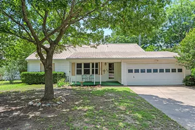 706 S Santa Fe Street, Wolfe City, TX 75496 - Photo 1
