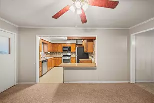 706 S Santa Fe St, Wolfe City, TX 75496 - Photo 9