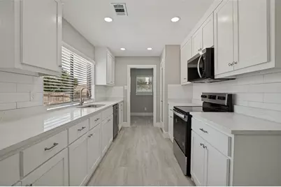 7334 Oakmore Drive, Dallas, TX 75249 - Photo 9