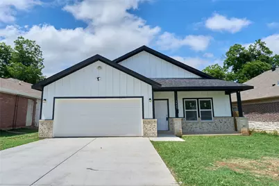 1405 E Maddox Avenue, Fort Worth, TX 76104 - Photo 1