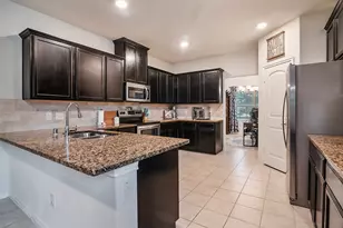 1733 Beasley St, Van Alstyne, TX 75495 - Photo 9