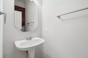 1905 Fountain Meadows Dr, Euless, TX 76039 - Photo 13