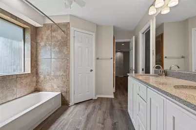 1009 W Winding Creek Drive, Grapevine, TX 76051 - Photo 13