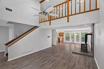 1009 W Winding Creek Drive, Grapevine, TX 76051 - Photo 3