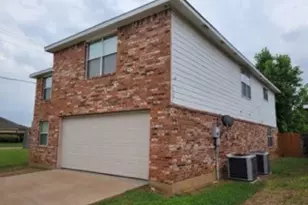 2701 Maegen Cir, Fort Worth, TX 76112 - Photo 3