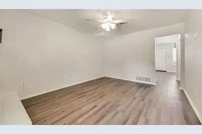 105 Wildwood Court, Grapevine, TX 76051 - Photo 3