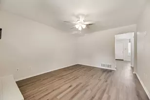 105 Wildwood Ct, Grapevine, TX 76051 - Photo 3