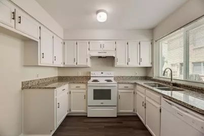 105 Wildwood Court, Grapevine, TX 76051 - Photo 11