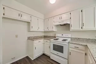 105 Wildwood Ct, Grapevine, TX 76051 - Photo 9