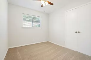 702 Woodcrest Dr, Grand Prairie, TX 75052 - Photo 27