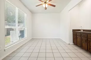 702 Woodcrest Dr, Grand Prairie, TX 75052 - Photo 15
