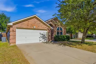 8377 Edgepoint Tr, Fort Worth, TX 76053 - Photo 3