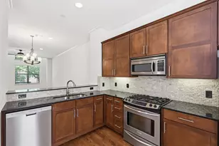 636 E Bluff St, Fort Worth, TX 76102 - Photo 3