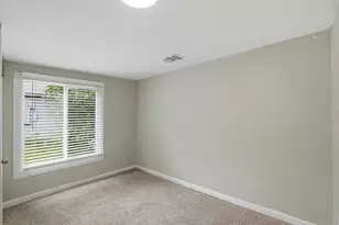1214 Jones St, Greenville, TX 75401 - Photo 9