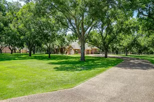 7406 Hampton Dr, Granbury, TX 76049 - Photo 5