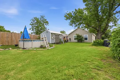 216 E Clay Street, Bowie, TX 76230 - Photo 19