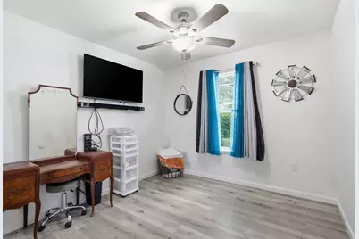 216 E Clay Street, Bowie, TX 76230 - Photo 13