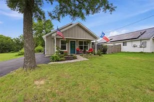 216 E Clay St, Bowie, TX 76230 - Photo 1