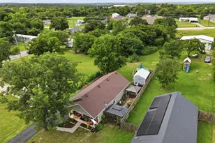 216 E Clay St, Bowie, TX 76230 - Photo 23