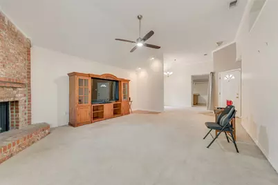302 Manana Drive, Grand Prairie, TX 75050 - Photo 7