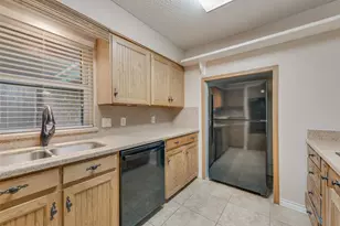 302 Manana Dr, Grand Prairie, TX 75050 - Photo 13