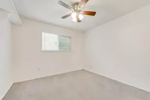 302 Manana Dr, Grand Prairie, TX 75050 - Photo 23