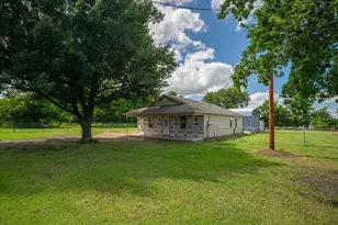 503 E Sanger St, Celeste, TX 75423 - Photo 3