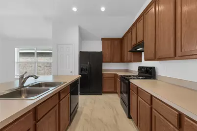 715 W Milton Drive, Arlington, TX 76001 - Photo 7