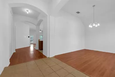 715 W Milton Drive, Arlington, TX 76001 - Photo 3