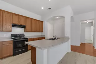 715 W Milton Dr, Arlington, TX 76001 - Photo 9