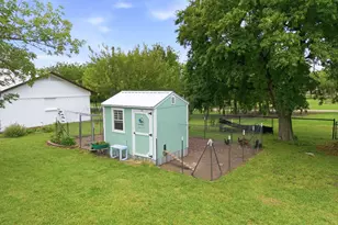 698 Hackberry Rd, Van Alstyne, TX 75495 - Photo 23