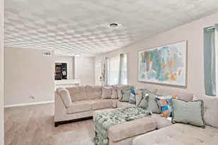 927 Poinsettia Dr, Lancaster, TX 75146 - Photo 5