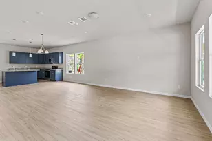 320 W Gambrell St, Fort Worth, TX 76115 - Photo 3