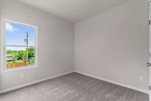 320 W Gambrell St, Fort Worth, TX 76115 - Photo 21