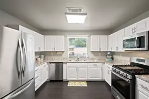 1001 N Carroll Blvd, Denton, TX 76201 - Photo 3
