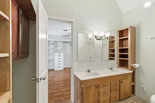 311 W 7th St, Irving, TX 75060 - Photo 11